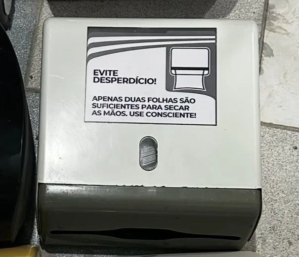 Dispenser - Papel toalha interfolhado - Foto 2