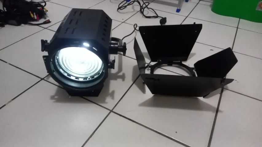 Refletor LED Fresnel Atek 1000