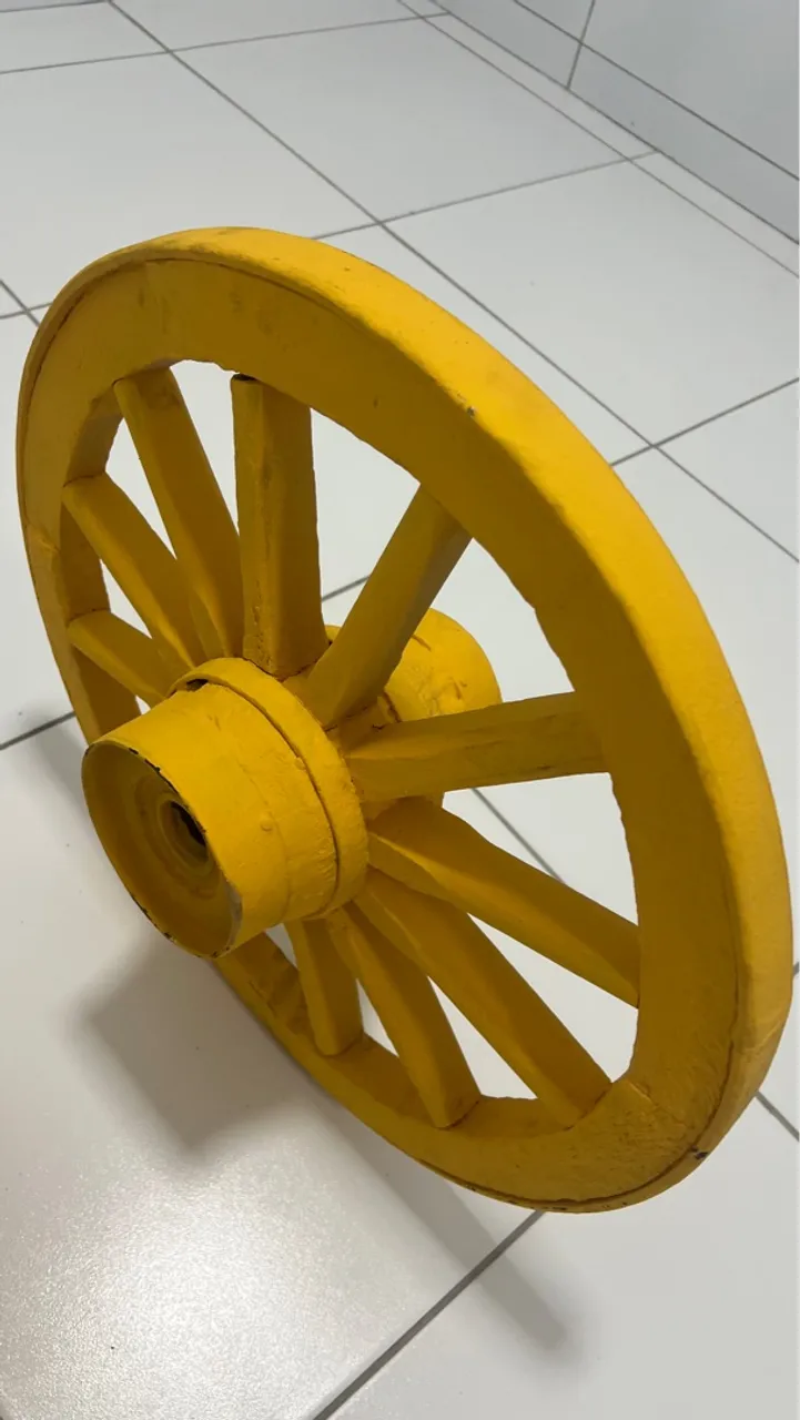 Par de Rodas de Carroça Decorativas Amarelas - Diâmetro 60cm
