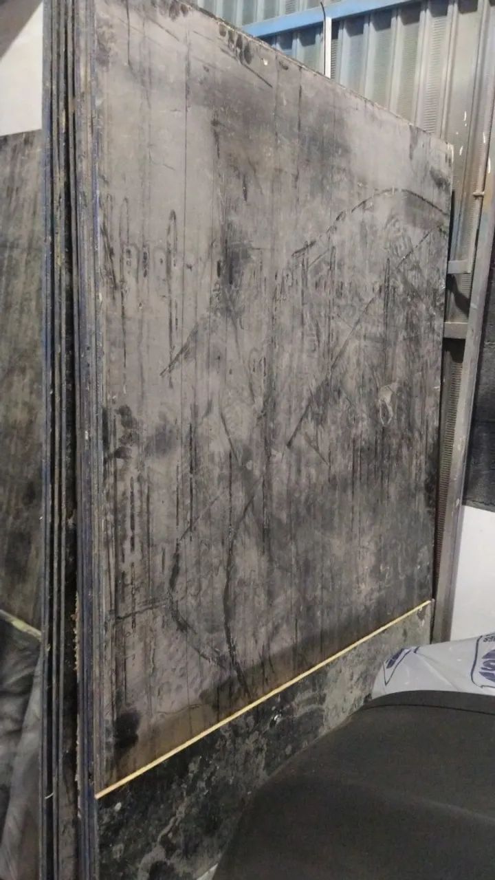 68 placas Madeirite 10mm preto 220x110 $ 2500 - Foto 3