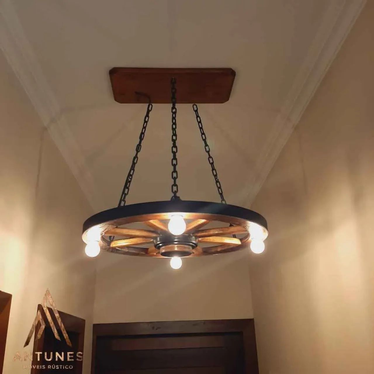 Lustre Retrô Roda De Carroça Rústico 60cm Diâmetro P/4 (Lâmpadas Luminária Rústica) - Foto 6