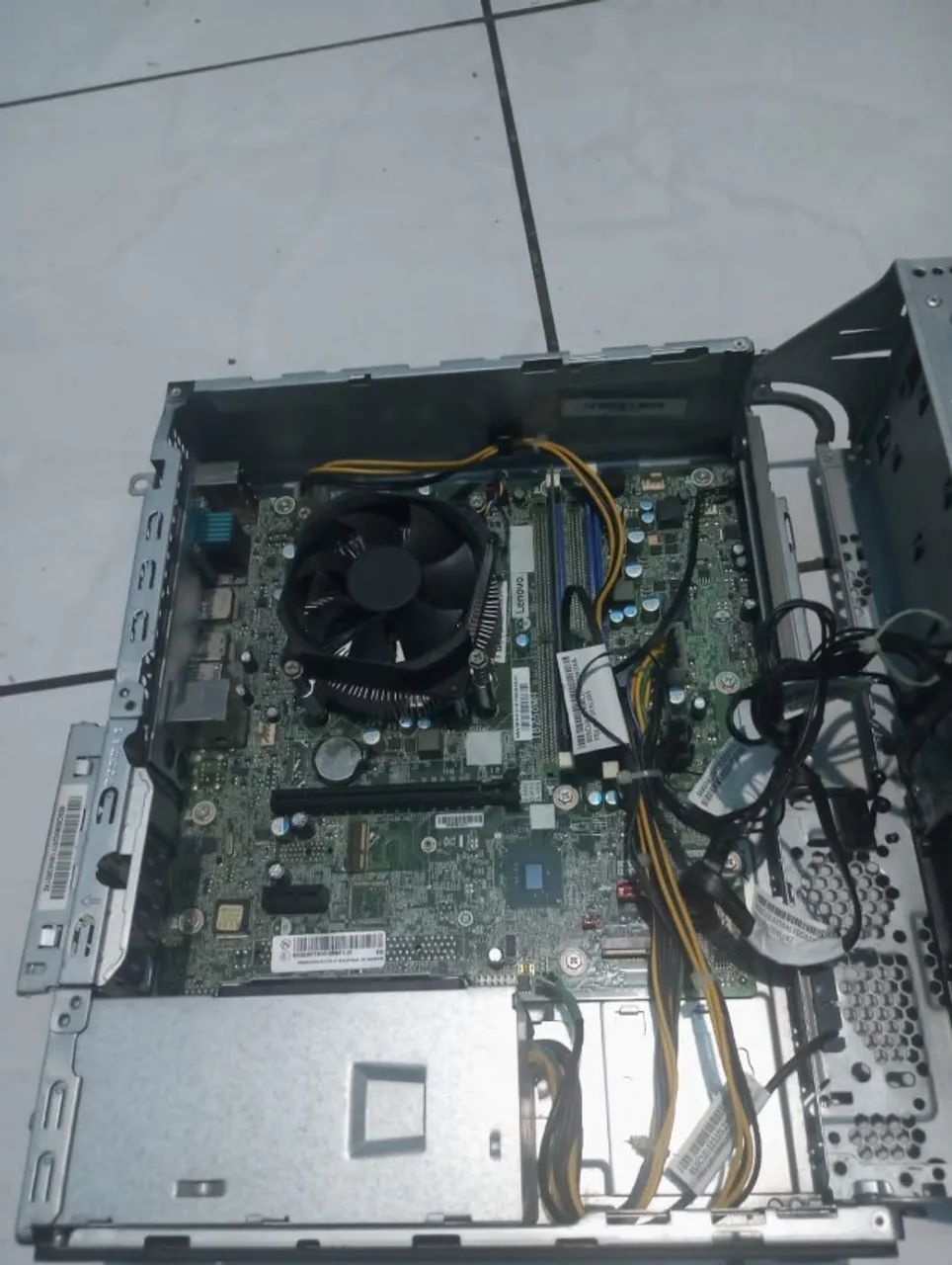 Computador Desktop Lenovo M710s I3 7g 4gb  HD 500gb - Foto 2