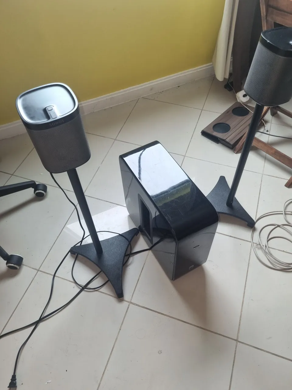 Sistema de Som Sonos: Sub, 2x One SL e Stands