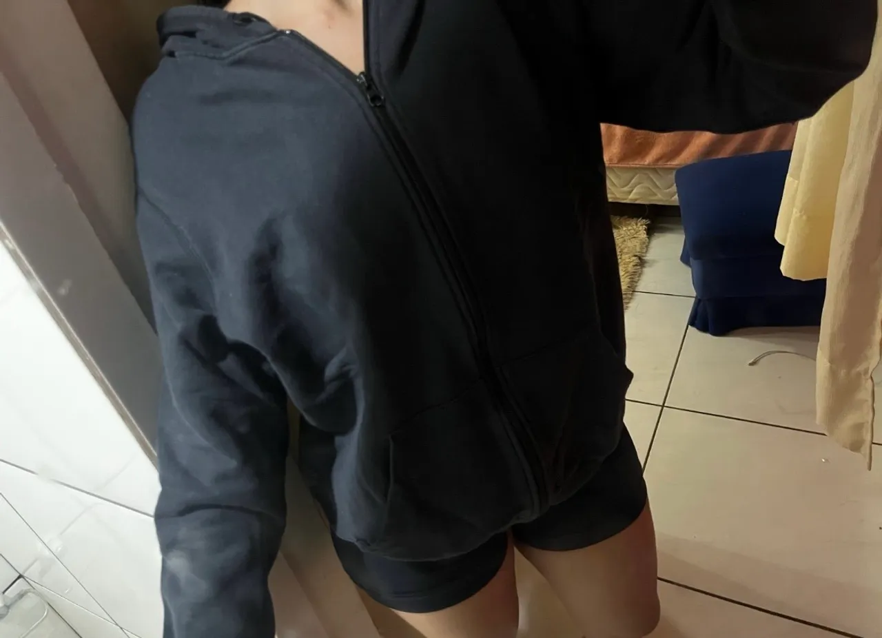 Casaco preto com zíper