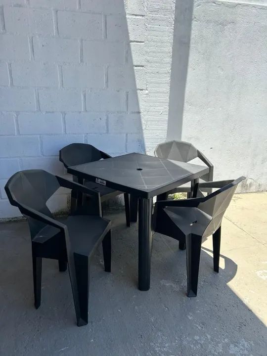 Jogo Mesa 80x80cm + 4 Poltronas Diamond 