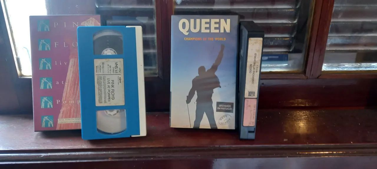 VHS Pink Floyd Live at Pompeii e Queen Champions of the World em VHS - Foto 2