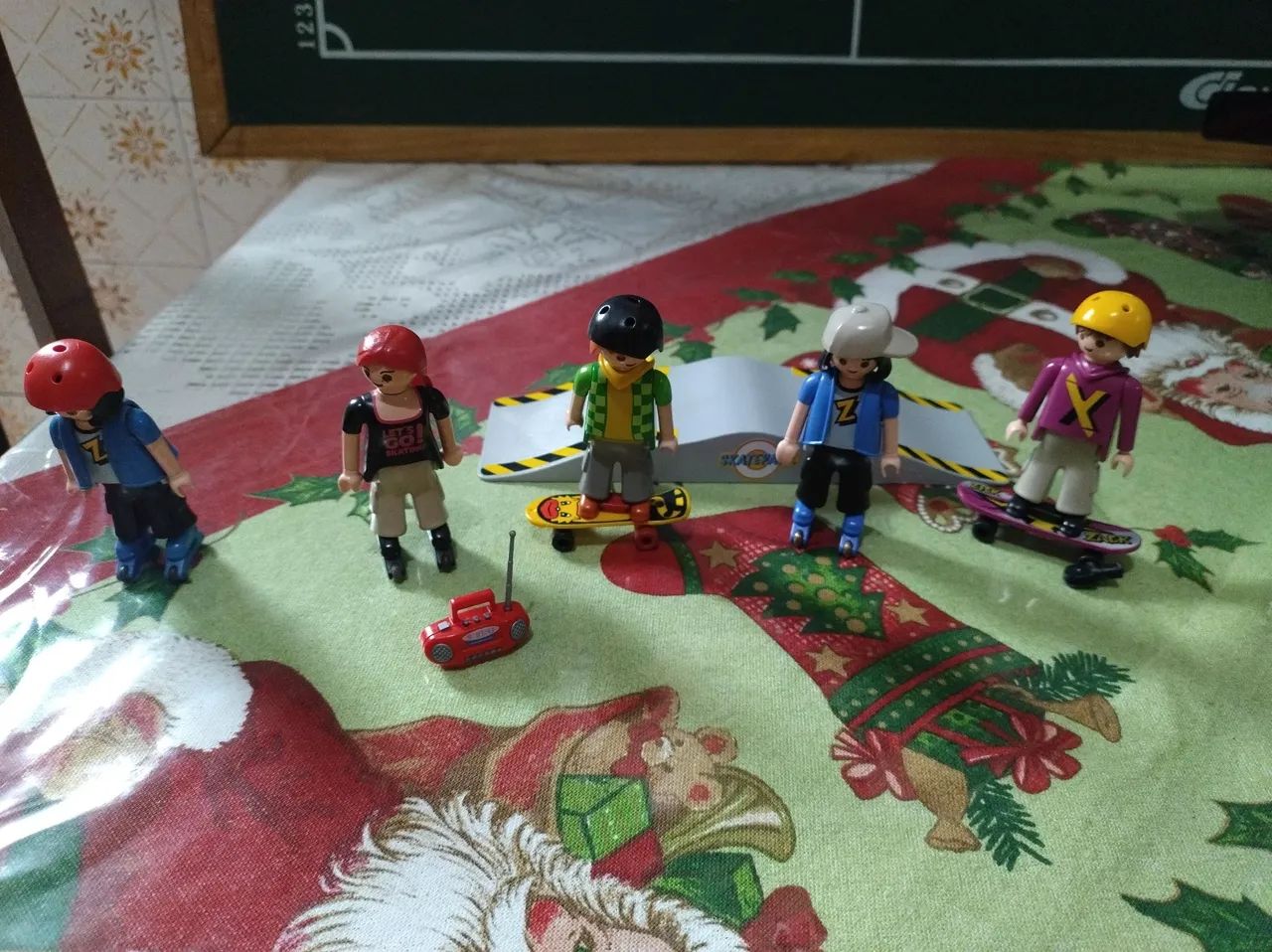 Playmobil skate e patins com pista conforme as fotos  - Foto 4