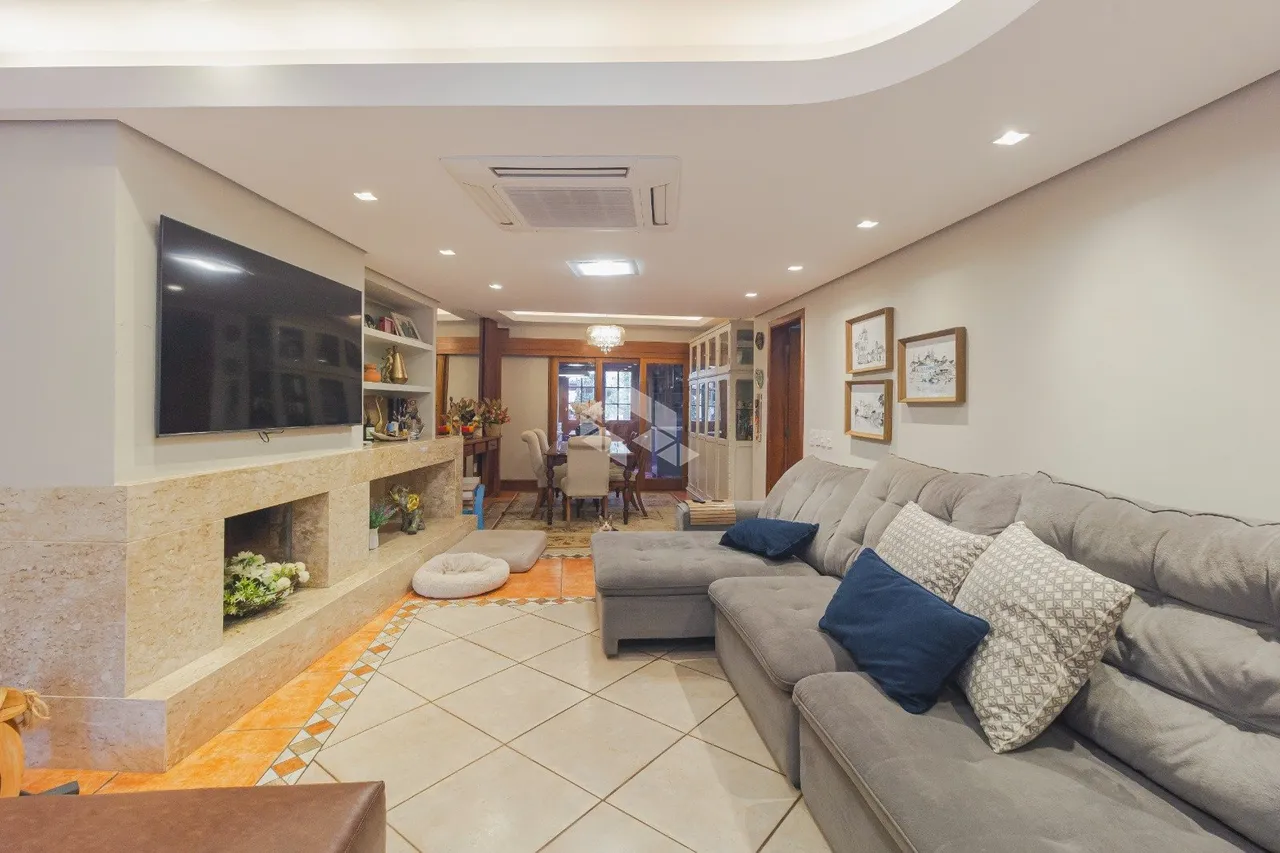 Casa 5 quartos, sendo 2 suites