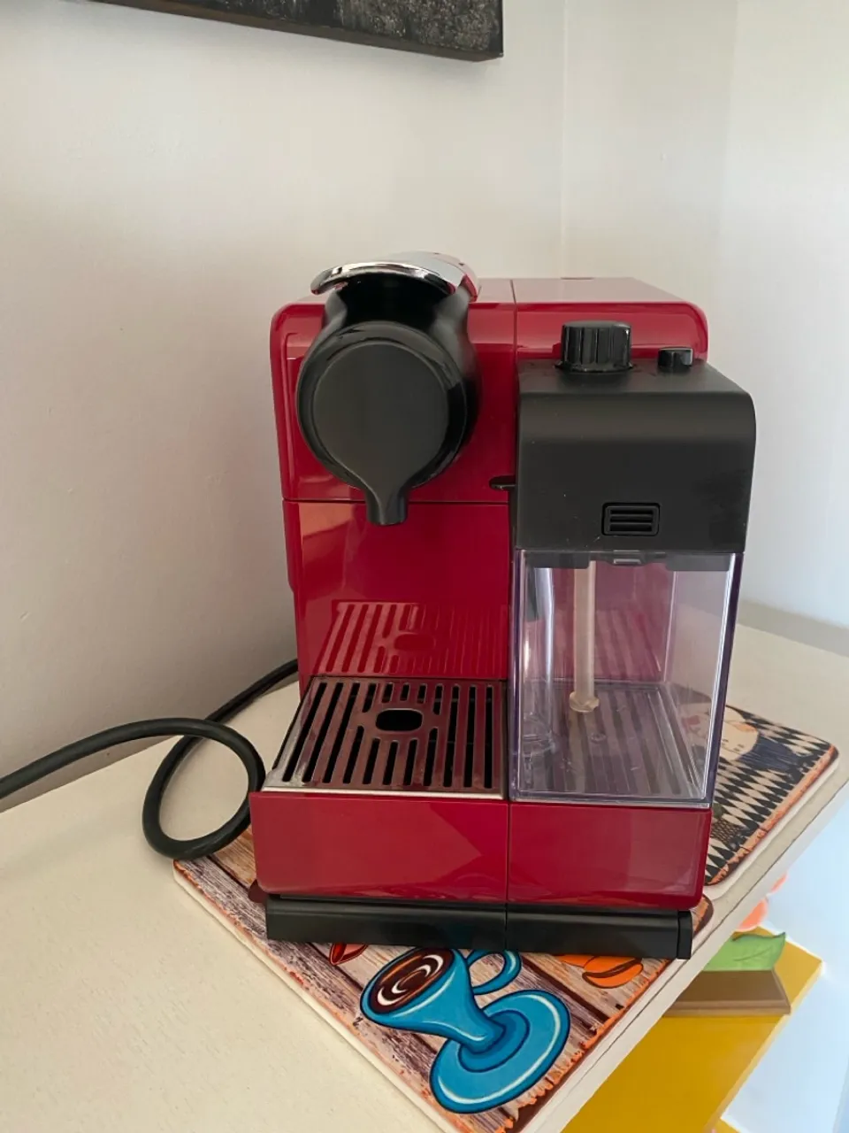 Vendo ou troco cafeteira Nespresso Lattissima 127v