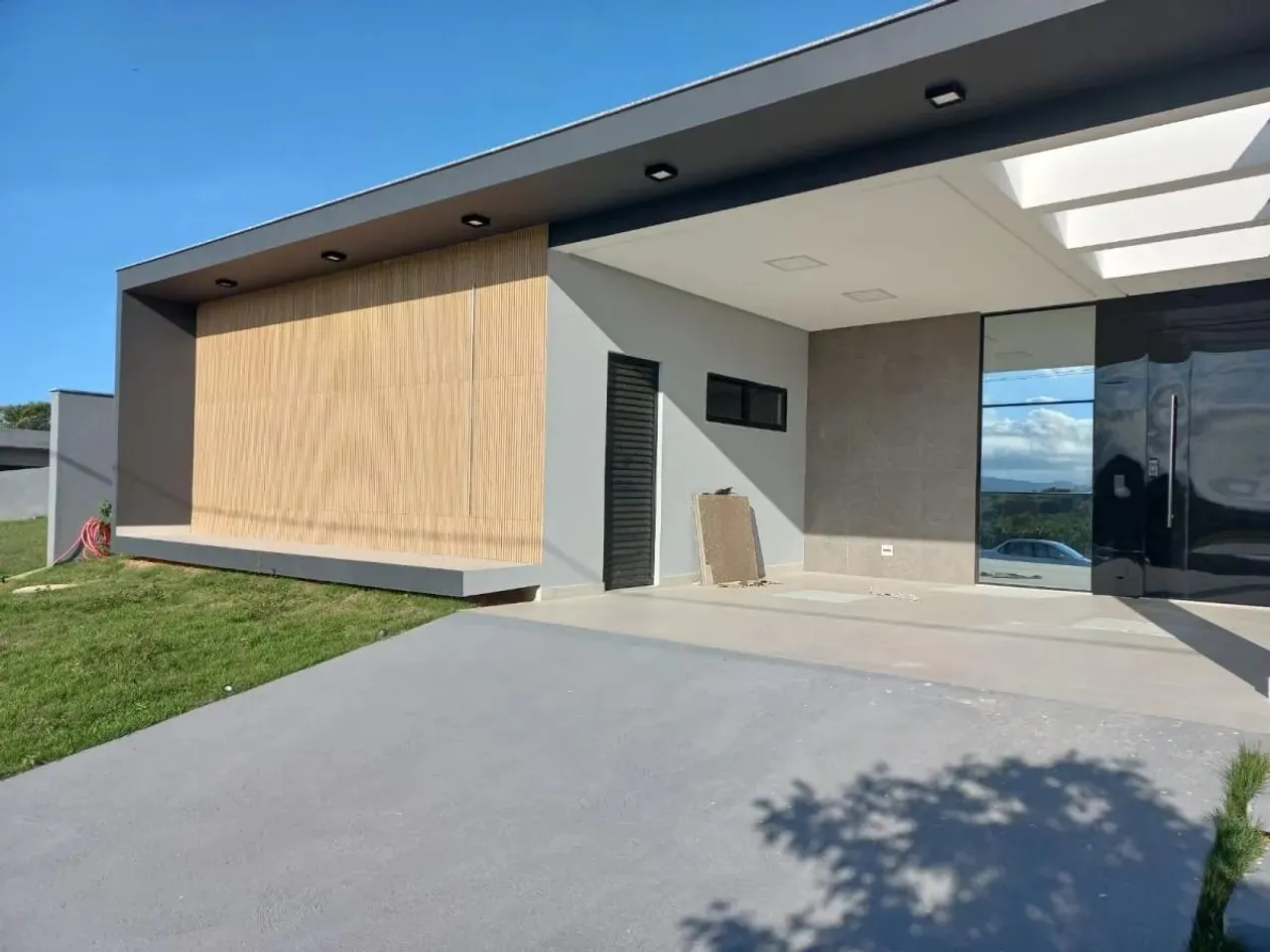 Casa para Venda em Rio das Ostras, Alphaville, 3 dormitórios, 3 suítes, 4 banheiros, 2 vag