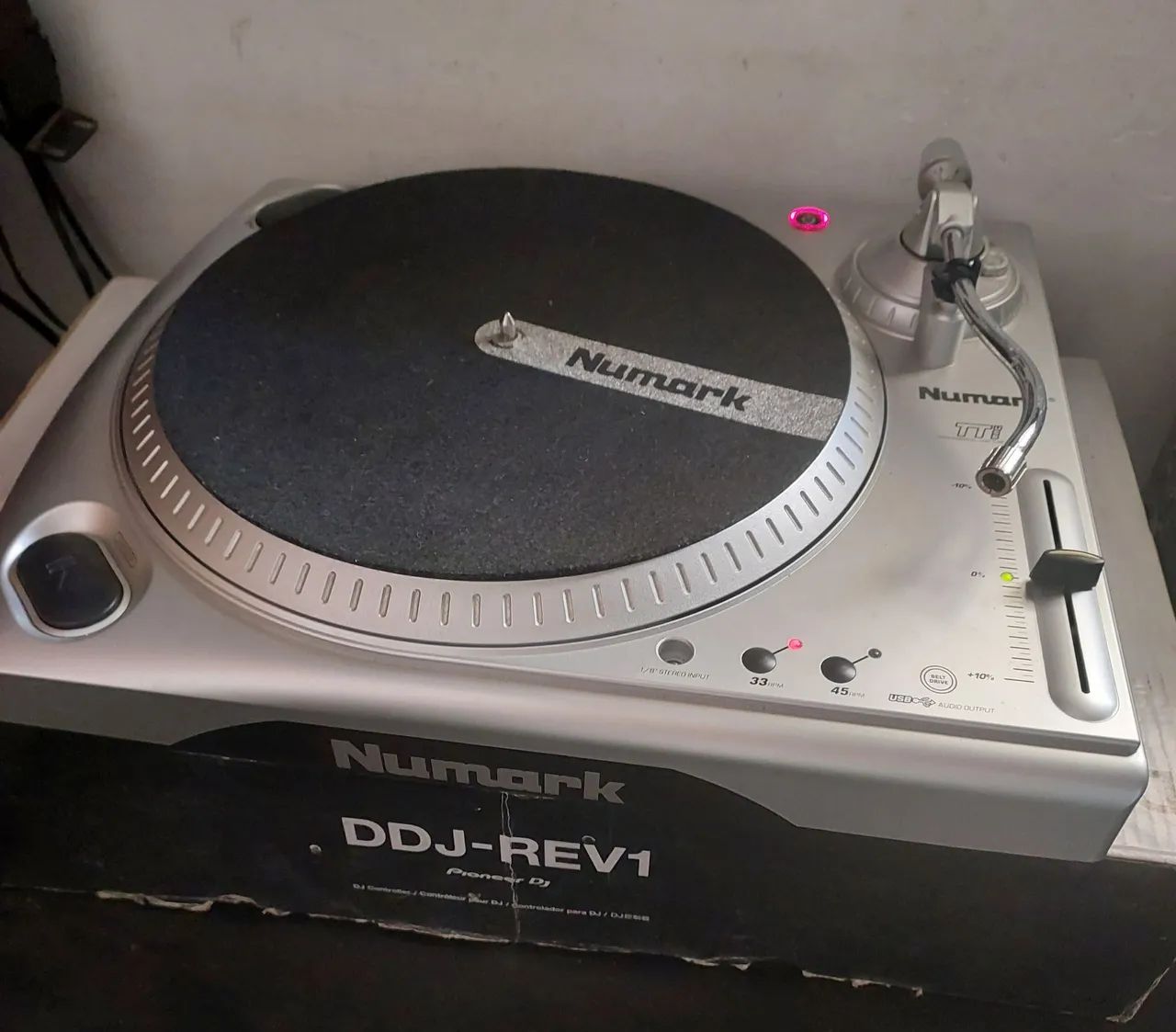 Numark TT-USB ターンテーブル シルバー NumarkのターンテーブルTTX USBの中古品です。