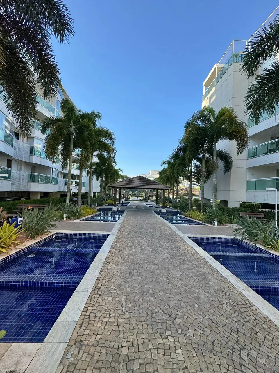 Condomínio Oasis , 3 quartos sendo 1 suíte, vista verde. Oportunidade em Camboinhas