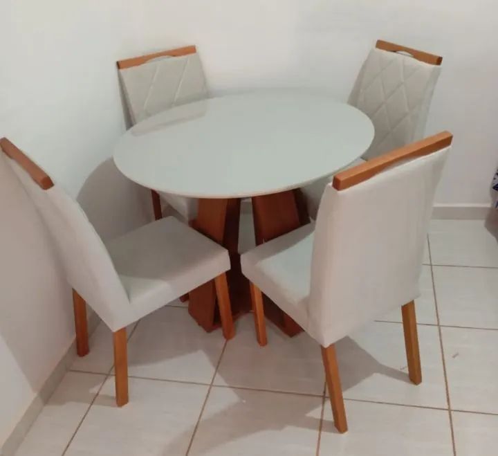 Mesa de jantar redonda tampo de vidro com 4 cadeiras veludo 