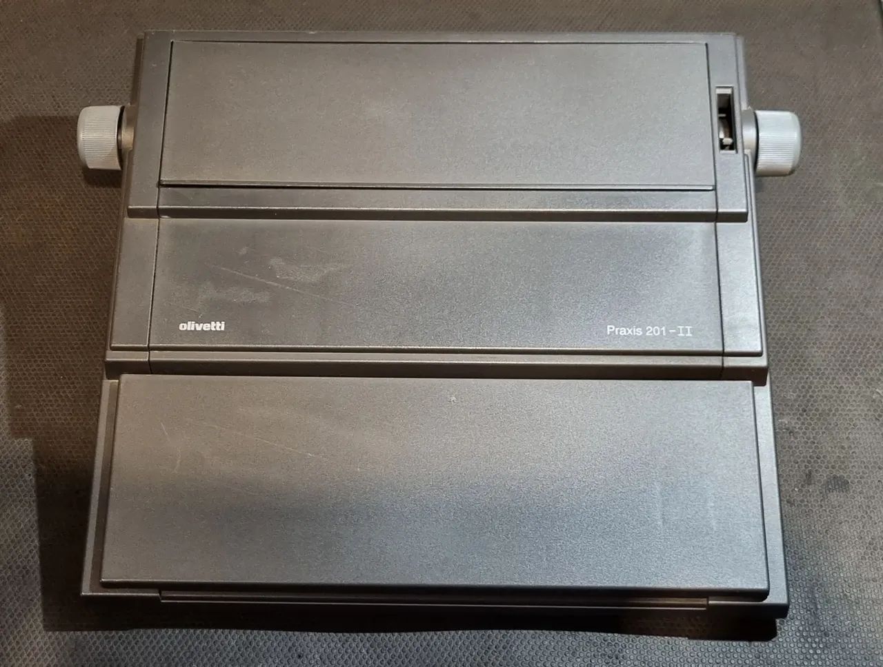 Maquina de escrever Olivetti Praxis 201-II. - Foto 5