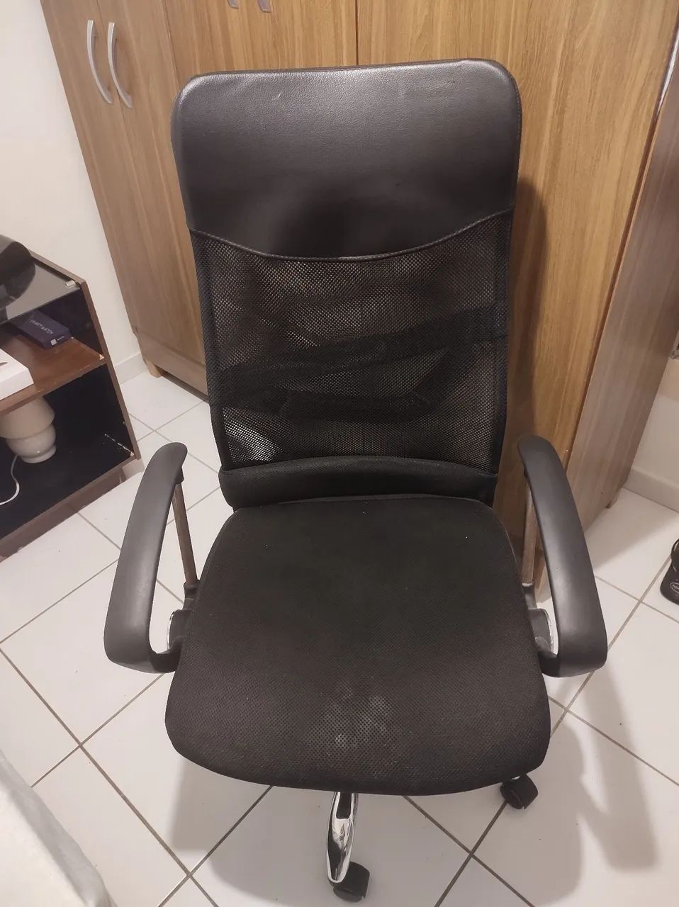 Cadeira de Escritório Giratória com Rodinhas - Foto 4