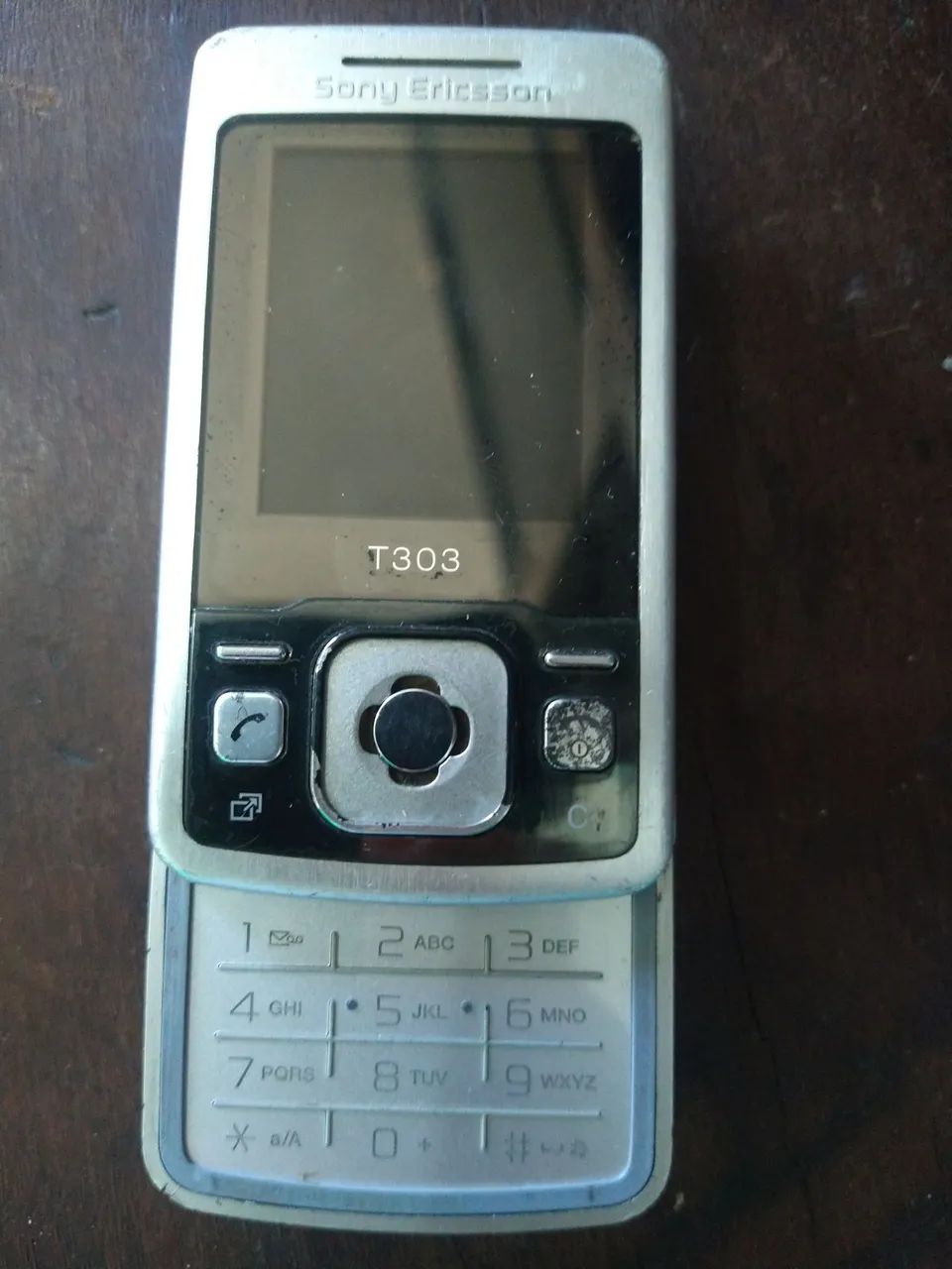 Relíquia de 2008 Mini celular Sony Ericsson de chip