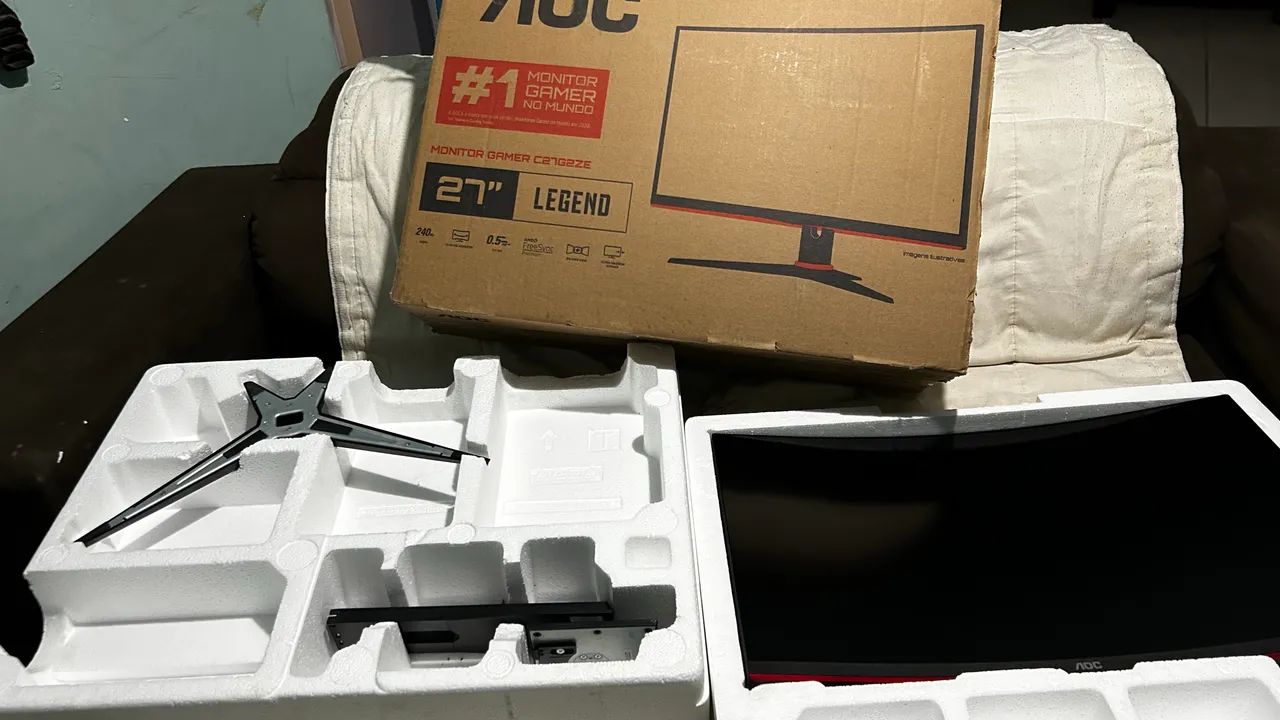 MONITOR GAMER AOC LEGEND C27G2ZE, 27 POL. VA, CURVO, FHD, 0.5MS, 240HZ