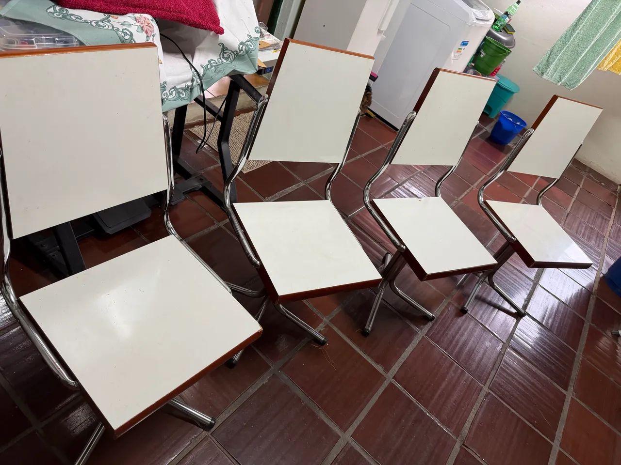 Mesa com 4 cadeiras ótimo custo benefício  - Foto 2