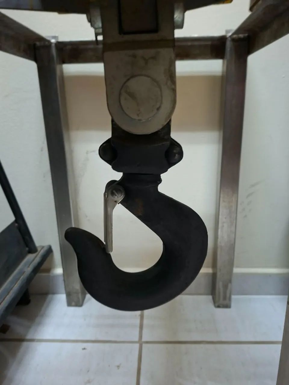 Balança Suspensa Digitron Usada Gancho 1000kg Bateria - Foto 5