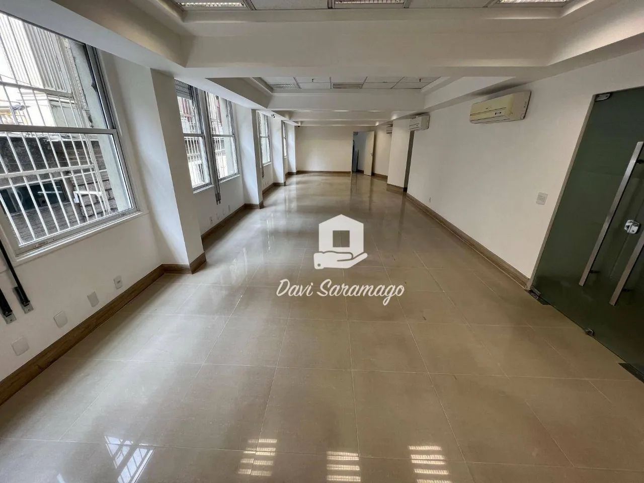 conjunto comercial de 125m² com mega salão no Centro do RJ!