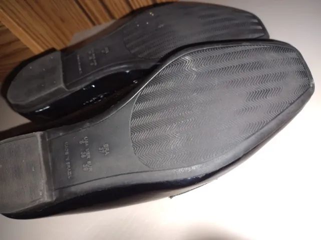 sapato preto de verniz e scarpin nude - Foto 3