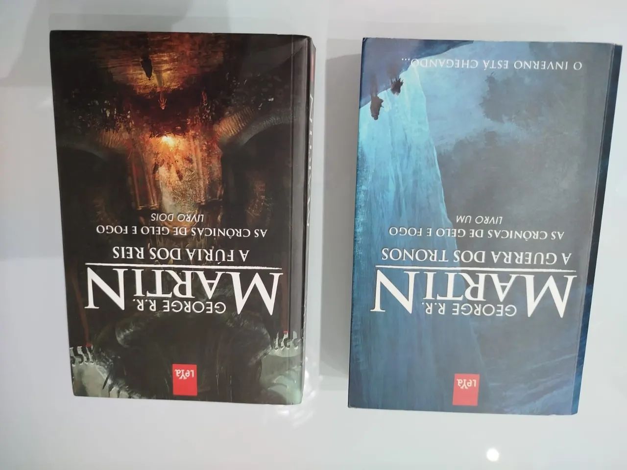 Livros As crônicas de Gelo e Fogo volumes 1, 2 , 3 ,4 e 5 em excelente estado! - Foto 5