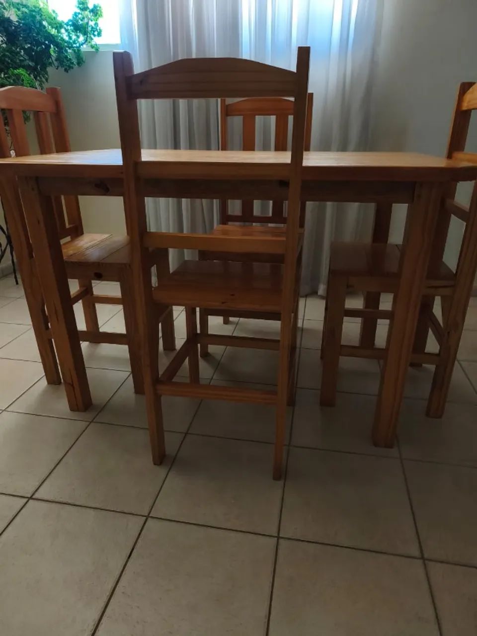 Mesa de Madeira com 4 cadeiras - Foto 3