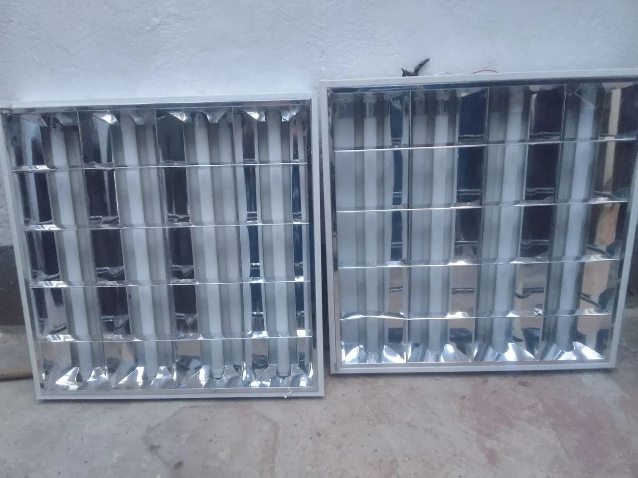 Luminárias com lâmpadas 60×60