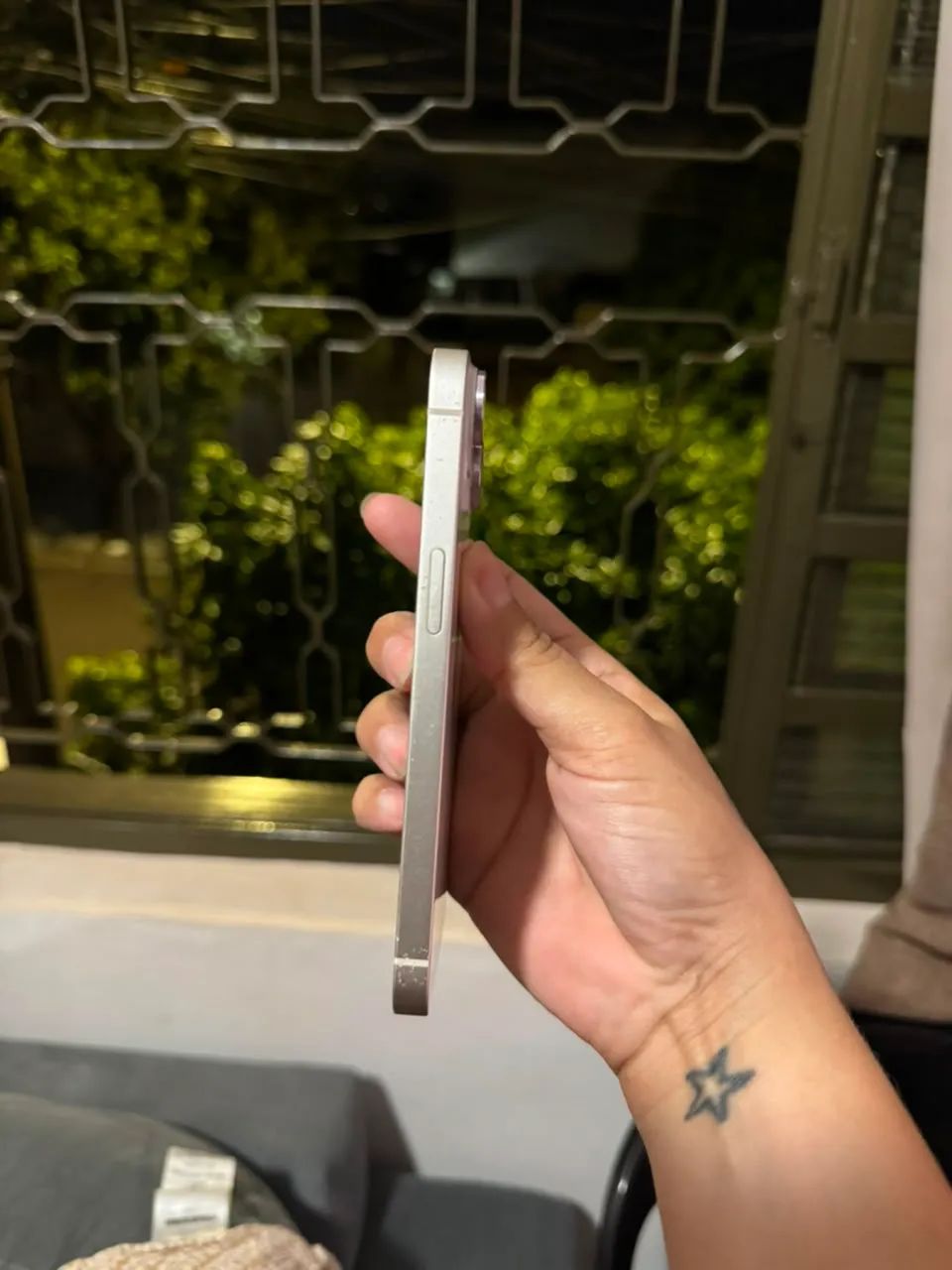 Vende-se IPhone 2300 - Foto 2