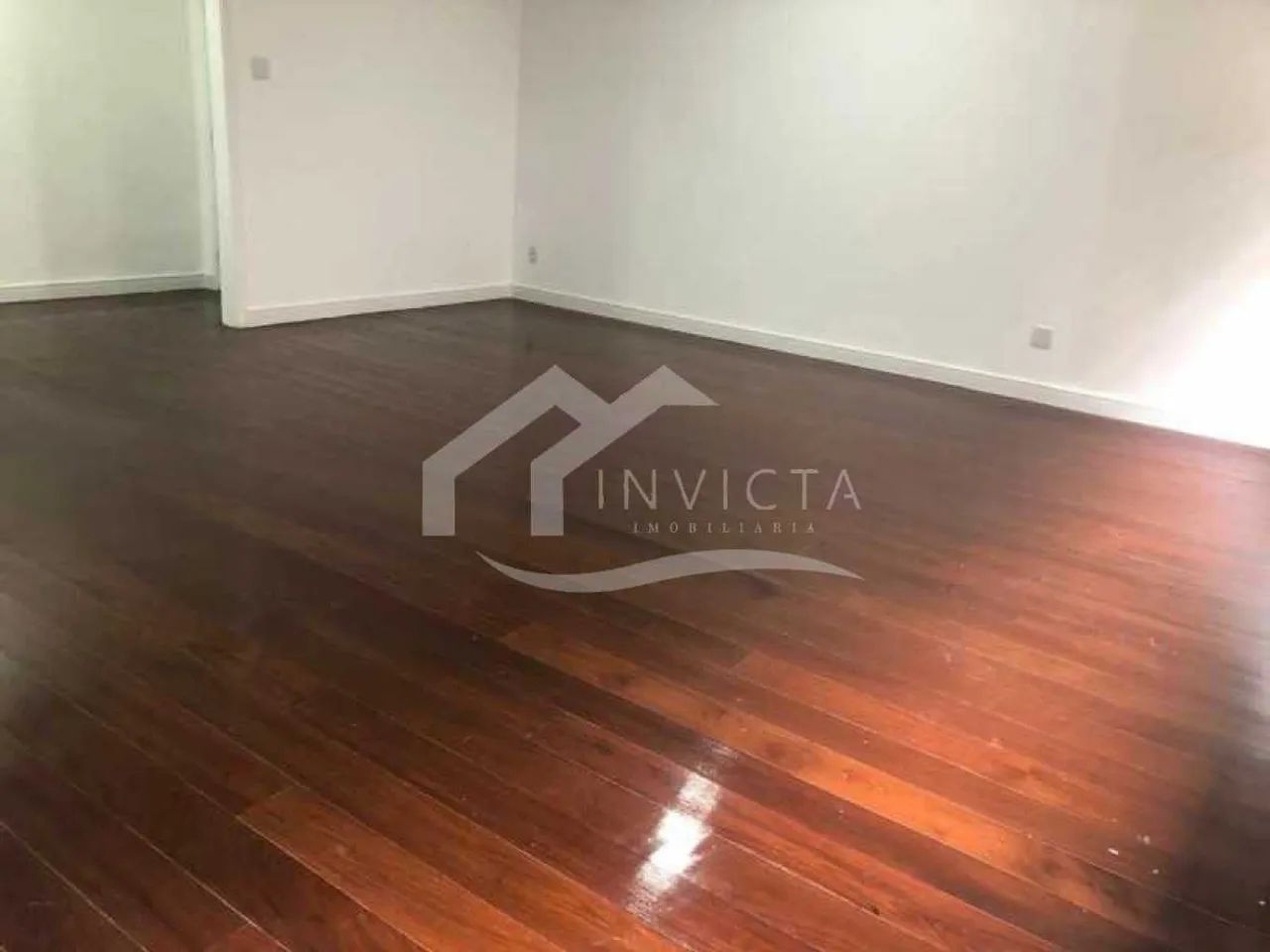 IMPERDÍVEL QUATRO QUARTOS PRÓXIMO AO ARPOADOR - Foto 4