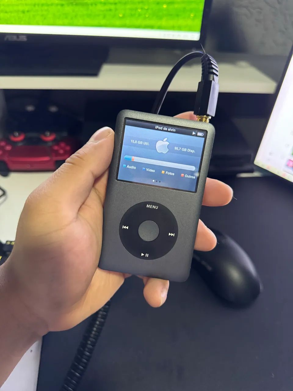 ipod Classic 7th 120GB (RockBox instalado) - Fones de Ouvido