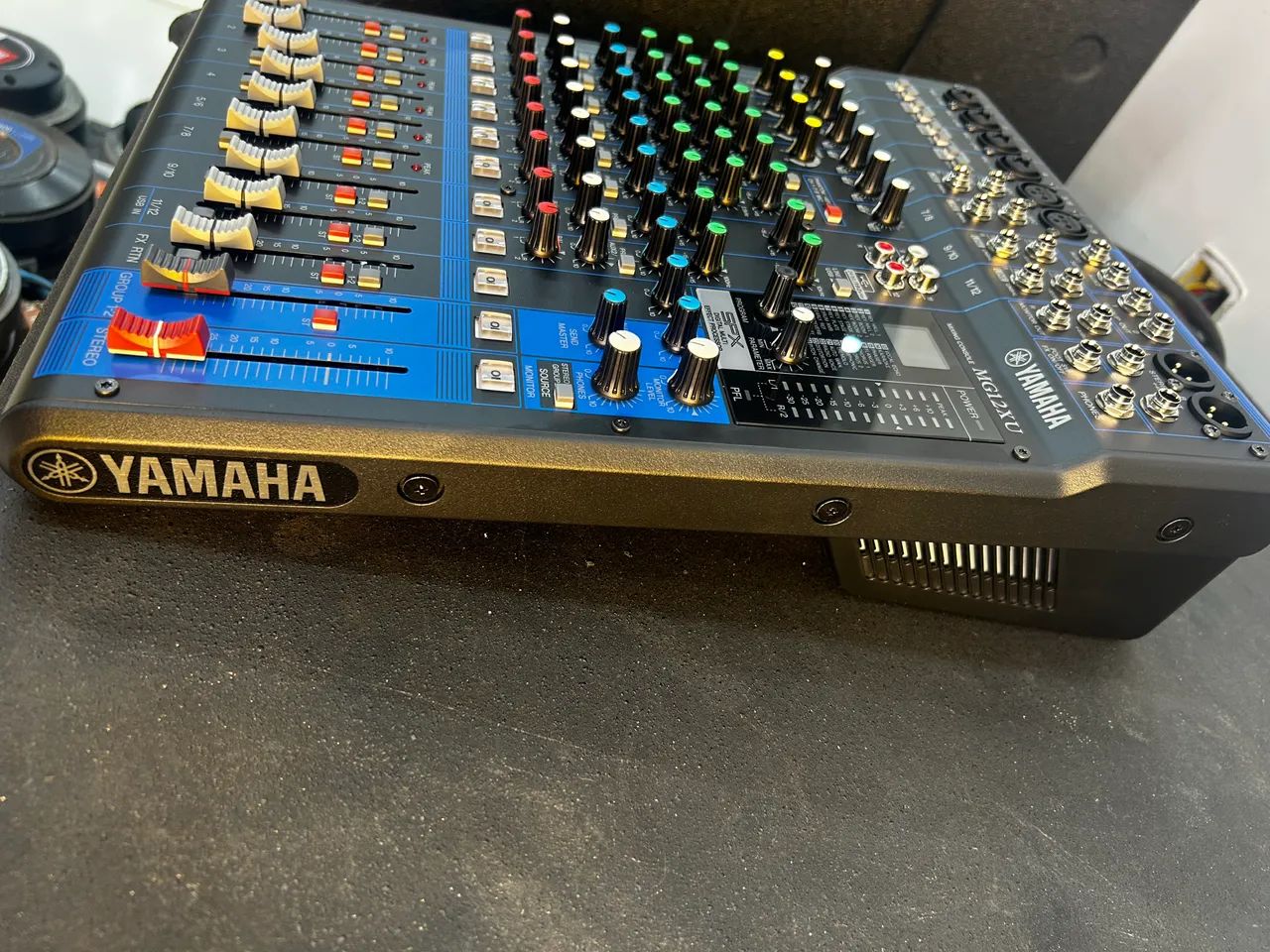 Mesa de som YAMAHA MG12xu nova - Foto 4