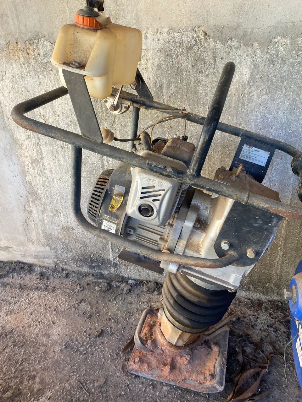 Compactador de solo marca toyama  - Foto 3