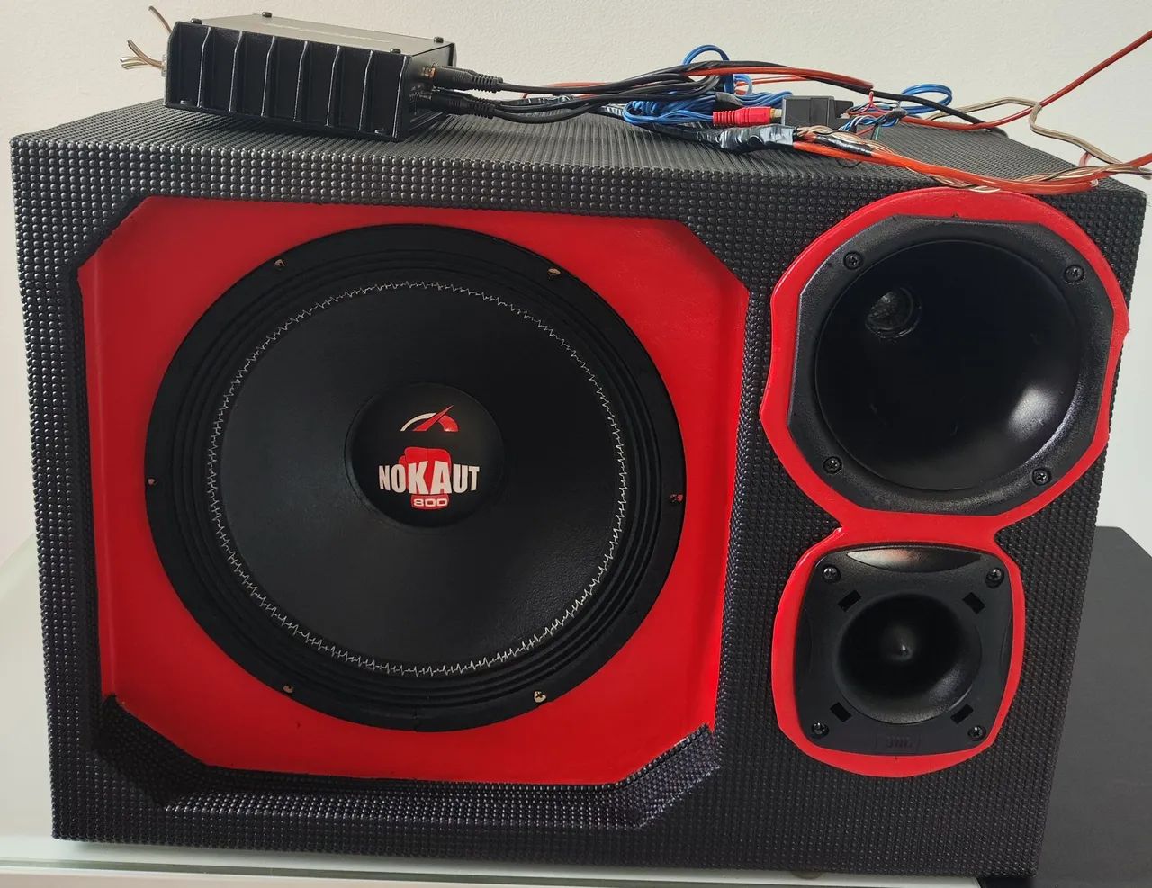 Caixa de som automotivo 