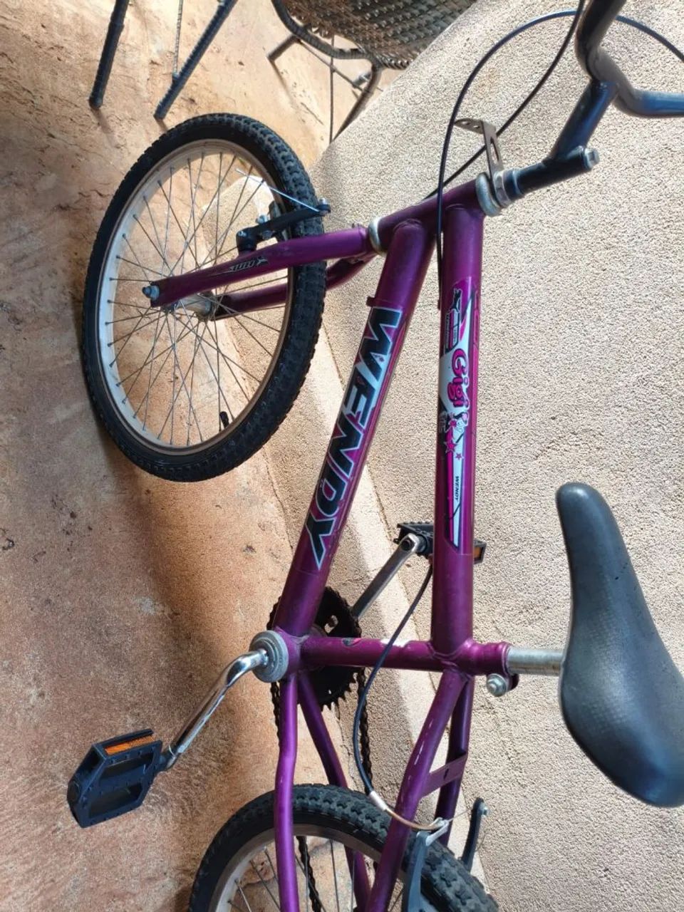 Vendo bicicleta roxa - Foto 2