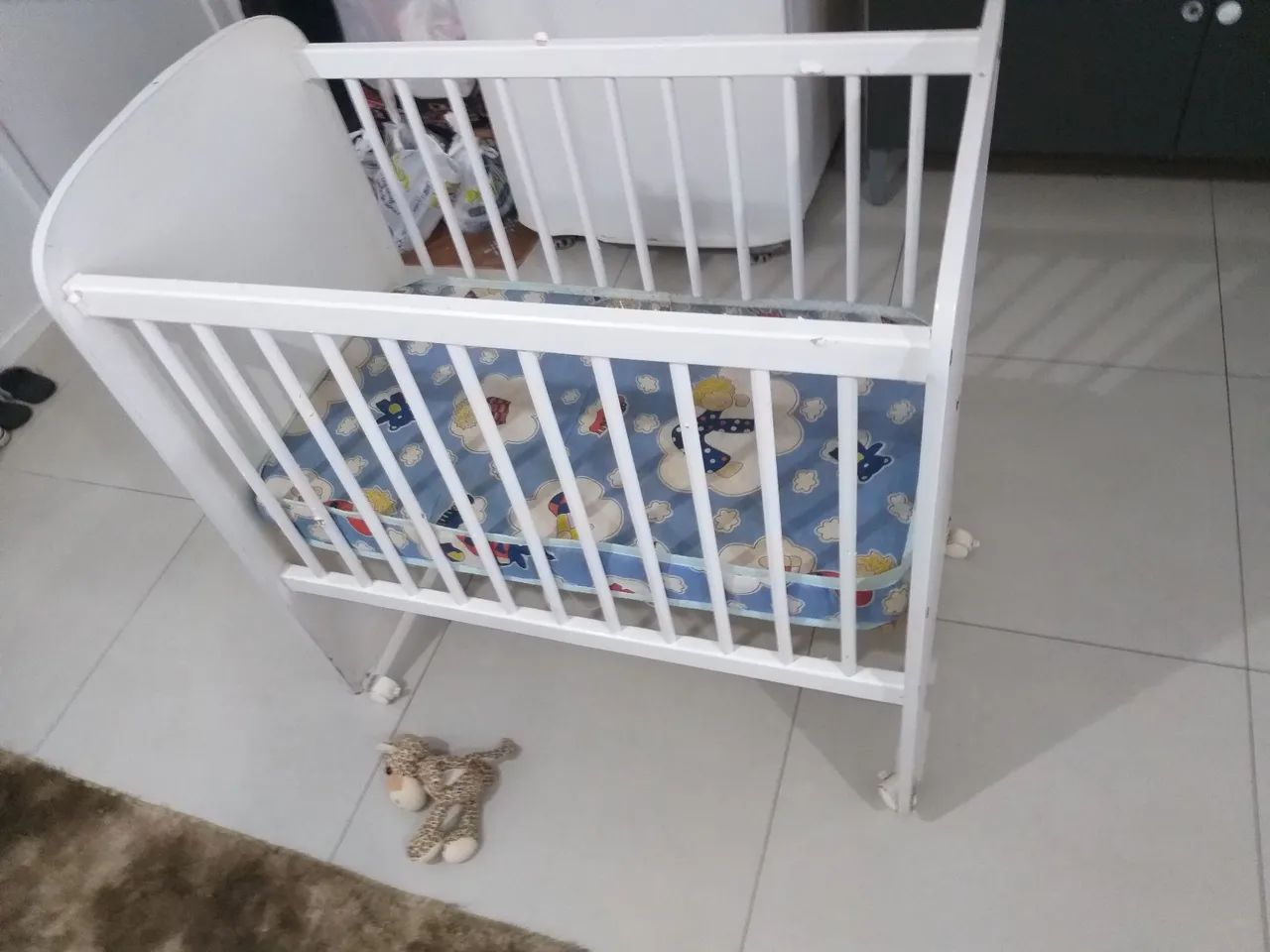 Berço infantil bem usadinho com colchão 