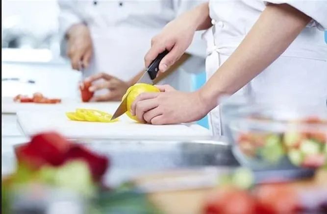Auxiliar de cozinha