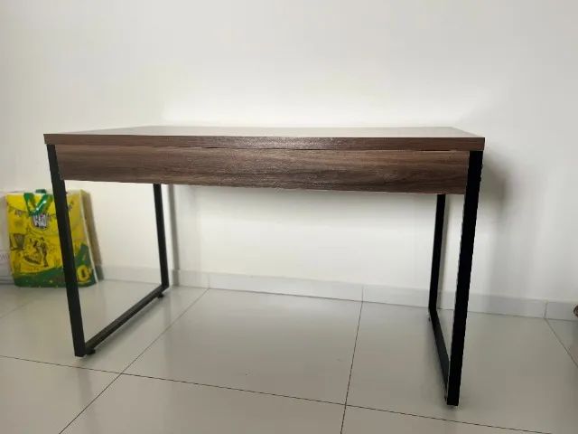 Mesa de escritório madeira com ferro galvanizado - Foto 2
