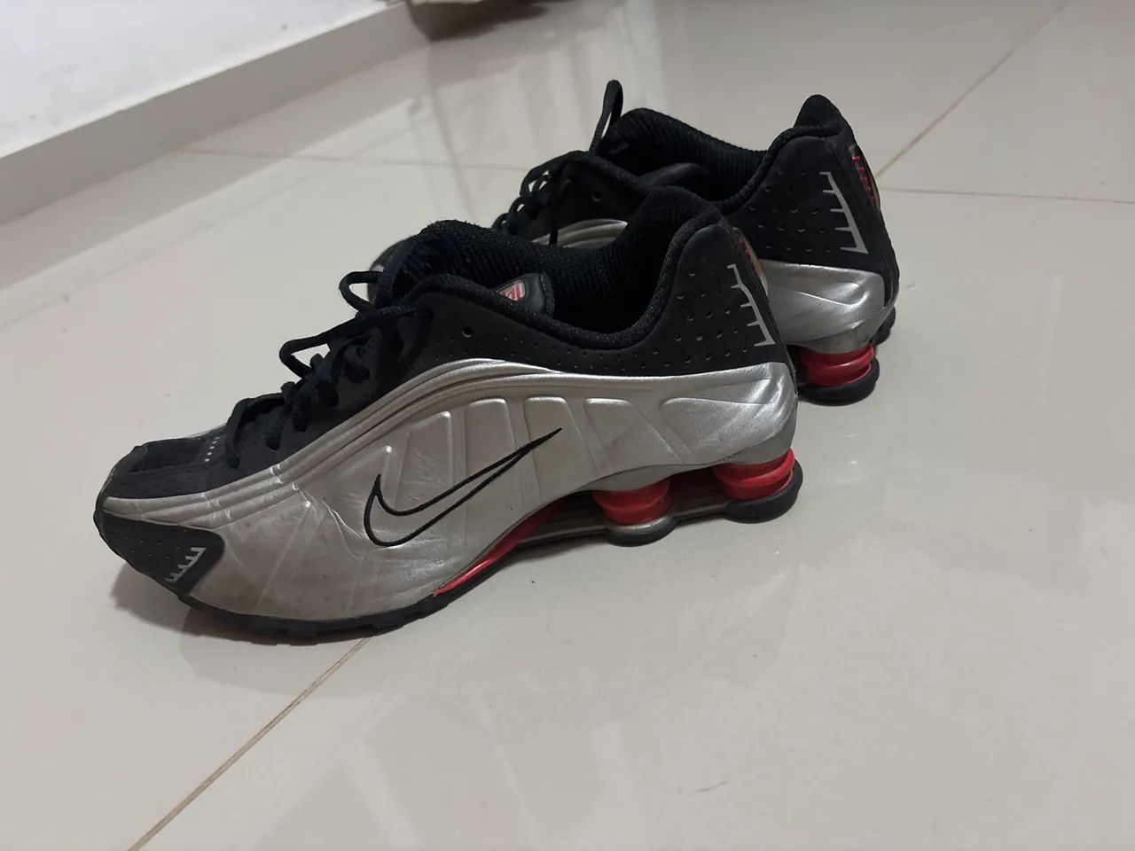 Tênis Nike shox R4