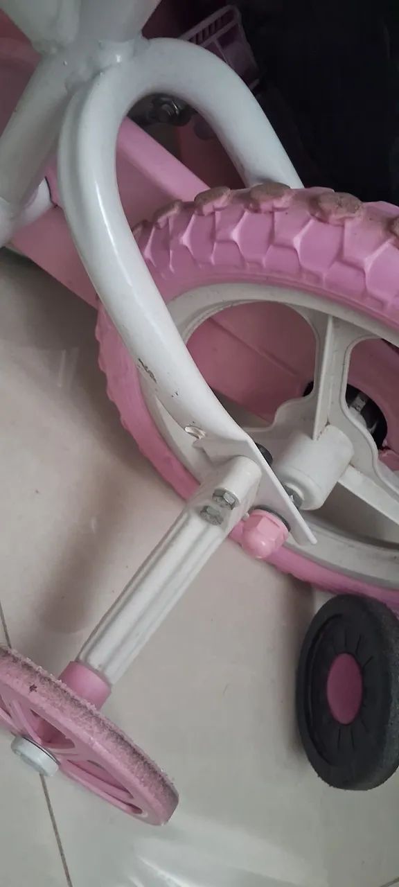 Bicicleta infantil aro 12 com capacete  - Foto 2