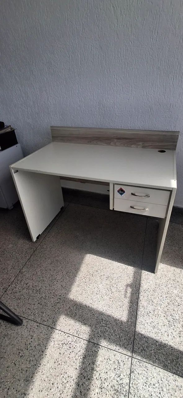 Mesa e cadeiras de escritório  - Foto 2