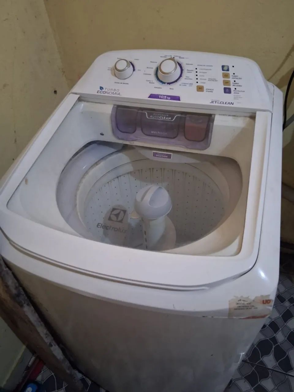 Máquina de lavar Eletrolux com defeito 
