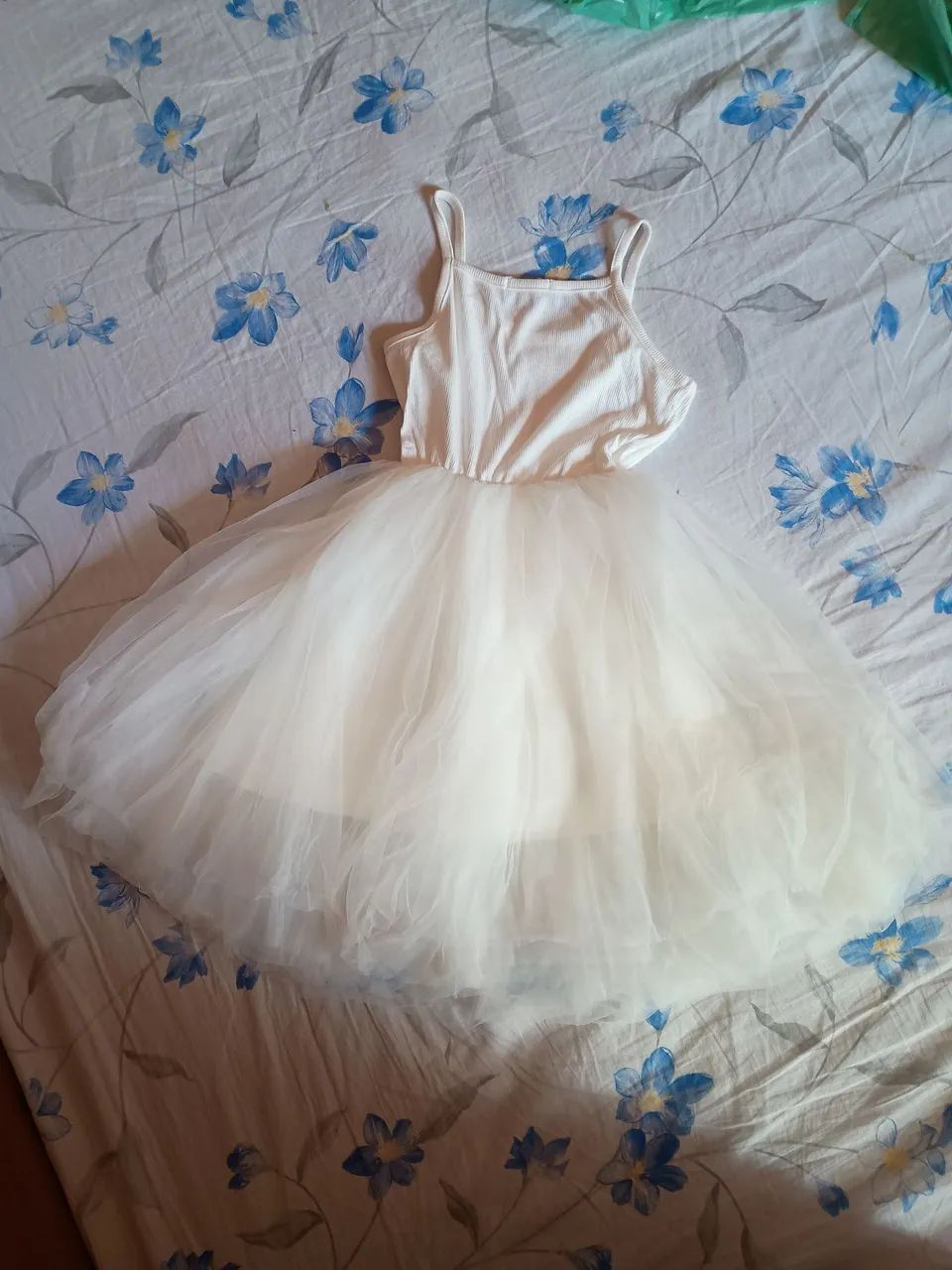Hering vestido off white. em tule