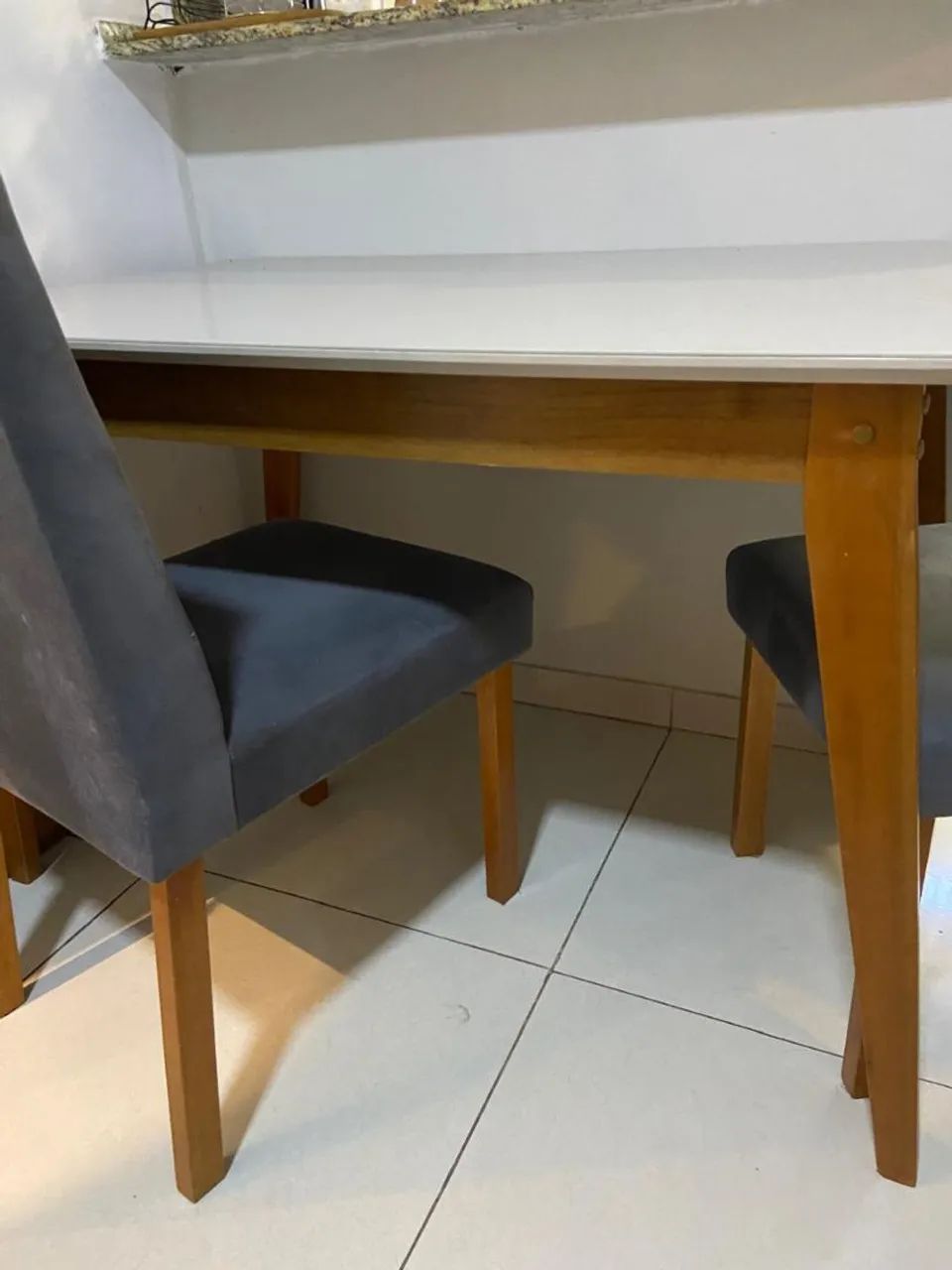 Mesa de jantar com quatro cadeiras  - Foto 4