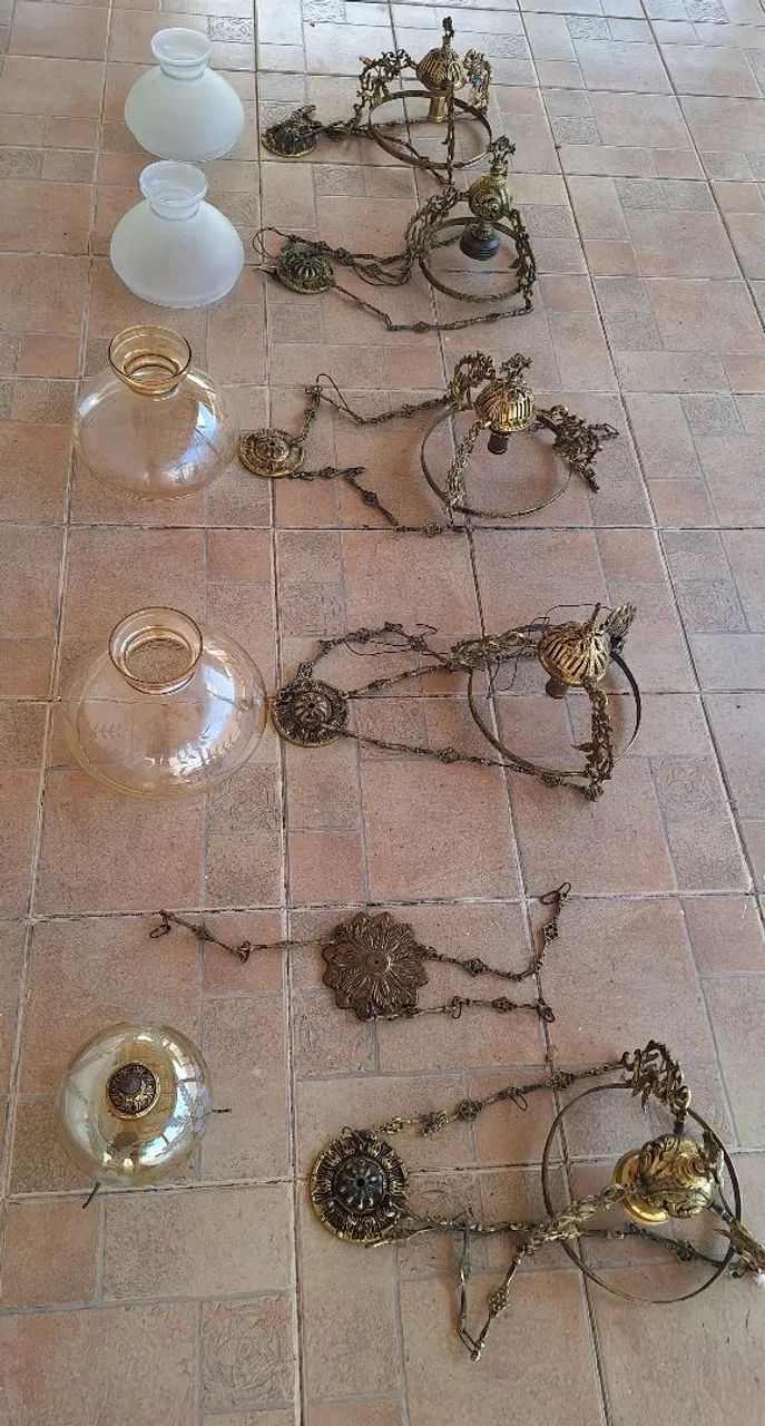 Conjunto de Luminárias em bronze, estilo colonial. 