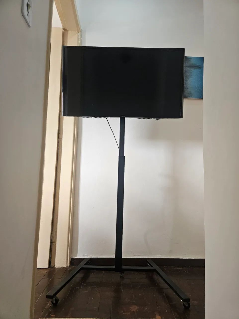 Suporte de chão com Rodinhas para TV