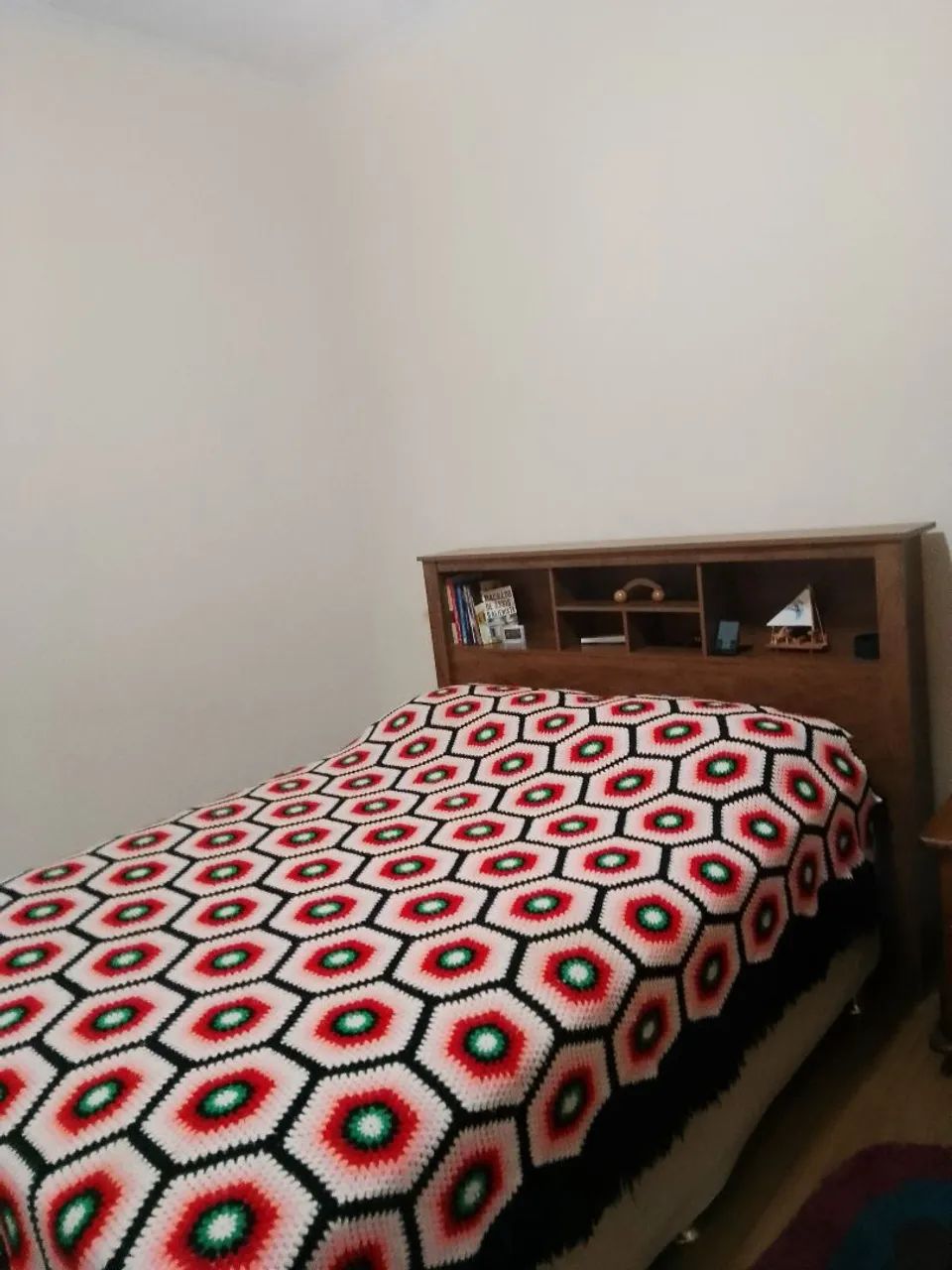 Cama box de casal com cabeceira em madeira rústica e colchão de molas ensacadas  - Foto 3