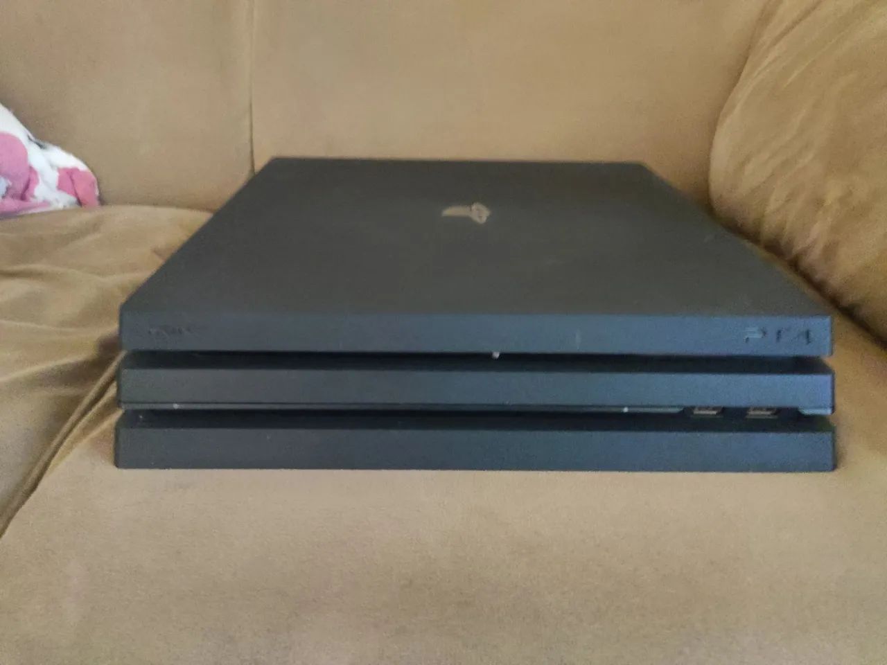 Ps4 pro, com jogos digitais 