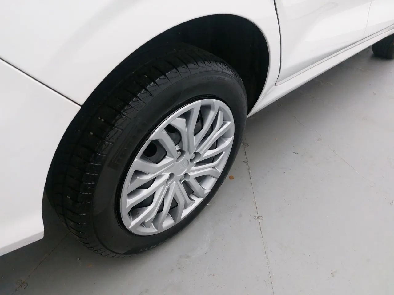 Fiat Cronos 1.3 8V Flex, foto 14 de 18