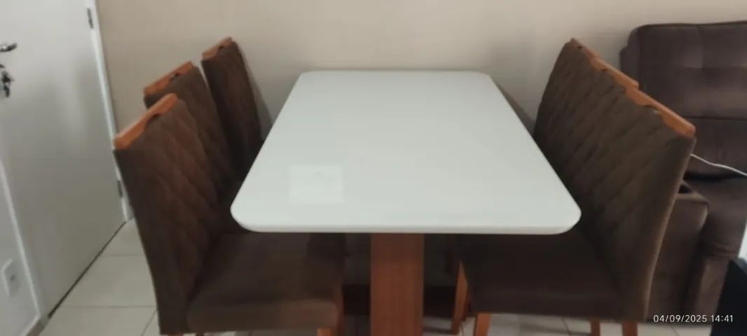 Mesa de jantar 6 cadeiras
